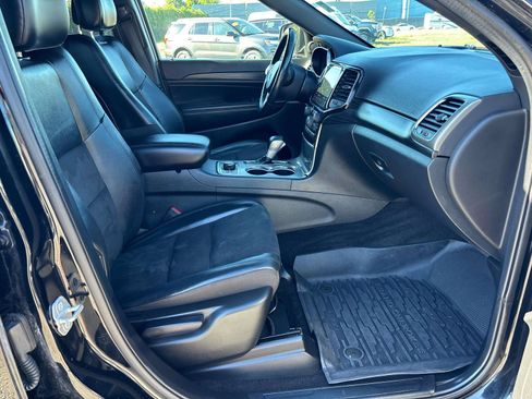 Used 2022 Jeep Grand Cherokee Laredo X AWD/4WD image 17