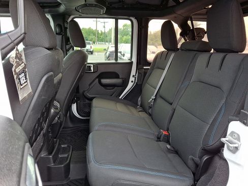 Used 2022 Jeep Wrangler Unlimited Rubicon 4xe AWD/4WD image 10