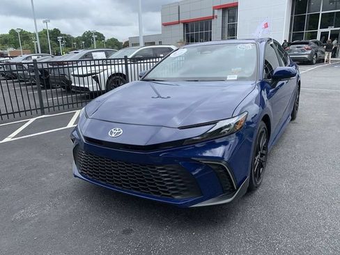 Used 2025 Toyota Camry SE FWD image 4