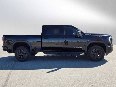 Used 2025 GMC Sierra 2500 AT4 w/ Technology Package AWD/4WD image 2