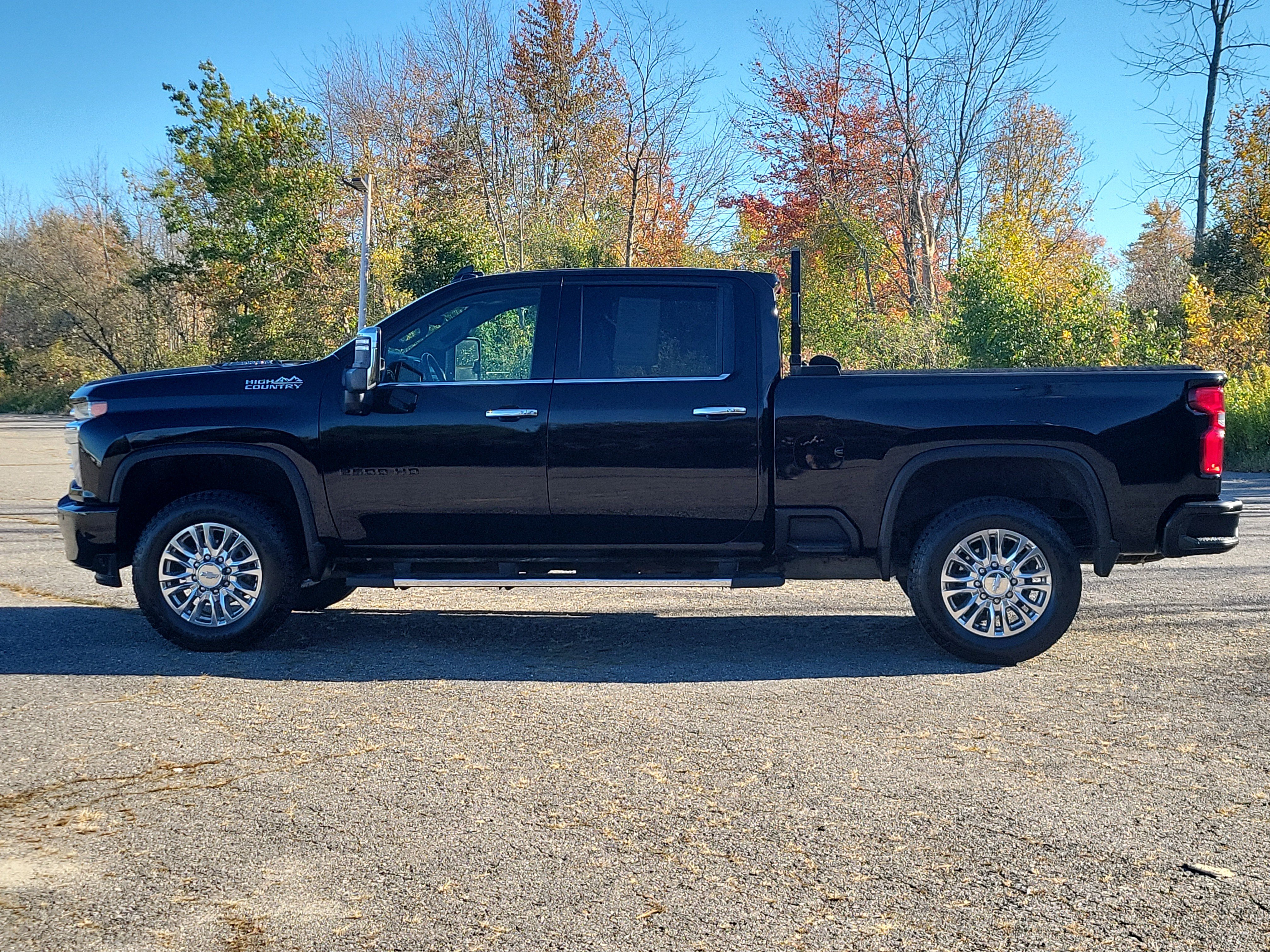 Used 2020 Chevrolet Silverado 2500 High Country w/ Technology Package AWD/4WD image 8