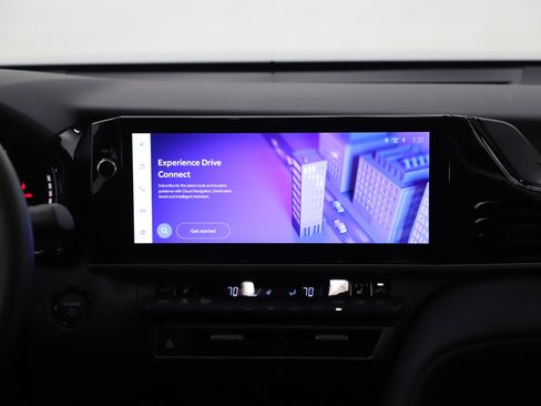 Used 2026 Toyota Camry SE w/ Multimedia Upgrade Package image 15