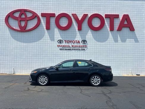Used 2024 Toyota Camry LE FWD image 5