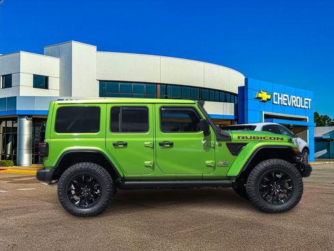 Used 2025 Jeep Wrangler Unlimited Rubicon AWD/4WD image 7