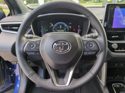 Used 2025 Toyota Corolla Cross AWD Hybrid w/ Convenience Package image 18