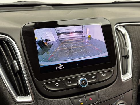 Used 2020 Chevrolet Malibu LT FWD image 17
