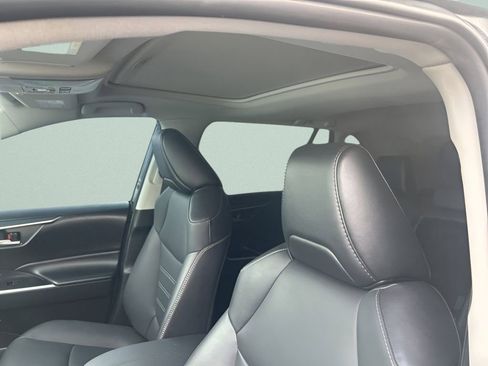 Used 2023 Toyota RAV4 XLE Premium image 19