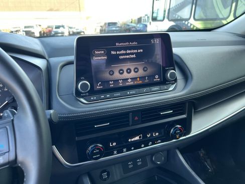 Used 2025 Nissan Rogue SV FWD image 17