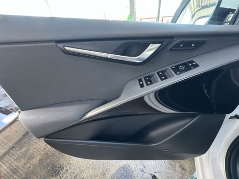 Certified 2024 Kia Niro SX image 30