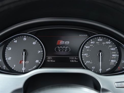Used 2015 Audi S8 AWD/4WD image 6
