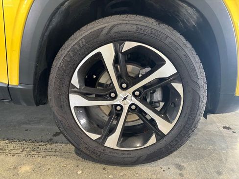Used 2025 Chevrolet Trax RS w/ Sunroof Package FWD image 23