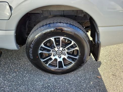 Used 2020 Nissan Titan SV w/ SV Convenience Package image 8