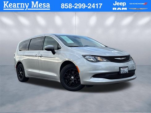 Certified 2023 Chrysler Voyager LX image 1