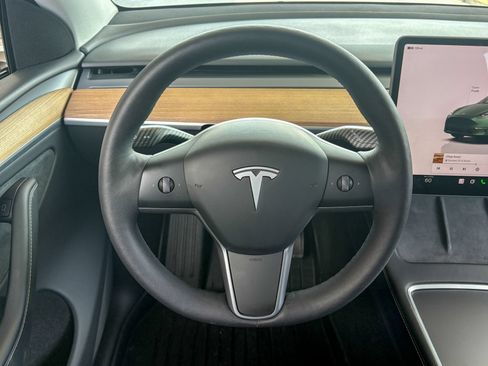 Used 2024 Tesla Model Y Long Range AWD/4WD image 29