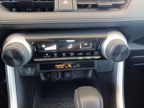 Used 2022 Toyota RAV4 LE FWD image 23