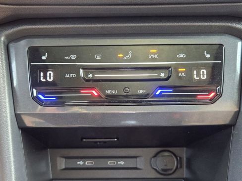 Used 2024 Volkswagen Tiguan SE R-Line FWD image 18