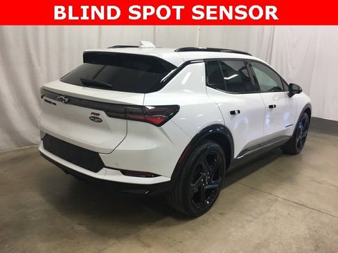 Used 2024 Chevrolet Equinox EV RS image 4