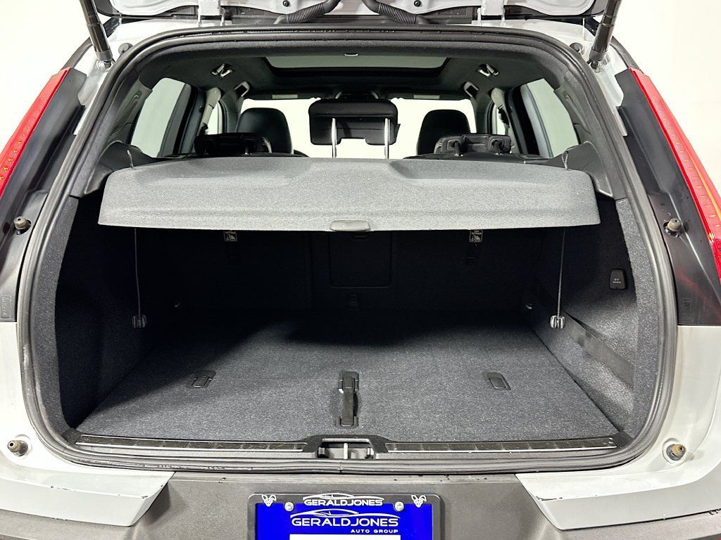 Used 2020 Volvo XC40 T4 R-Design w/ Protection Package Premier FWD image 16