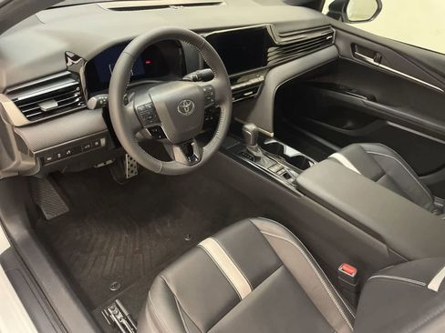 Used 2025 Toyota Camry SE FWD image 2