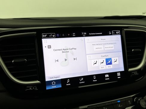 Used 2025 Chrysler Pacifica Select image 15