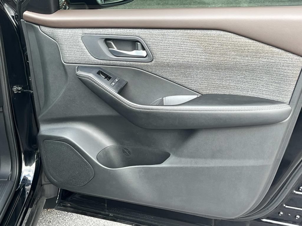 Used 2022 Nissan Rogue SV FWD image 21