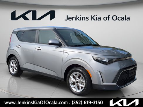 Certified 2023 Kia Soul LX w/ Option Group 015 FWD image 2