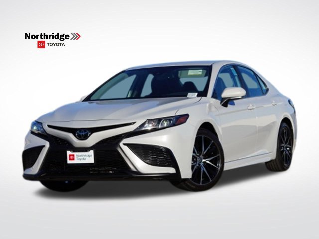 Used 2024 Toyota Camry SE w/ Convenience Package FWD image 1