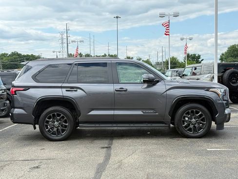 Used 2024 Toyota Sequoia Platinum AWD/4WD image 4