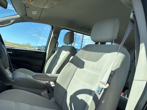Used 2015 Dodge Grand Caravan American Value Package w/ UConnect Hands-Free Group FWD image 9