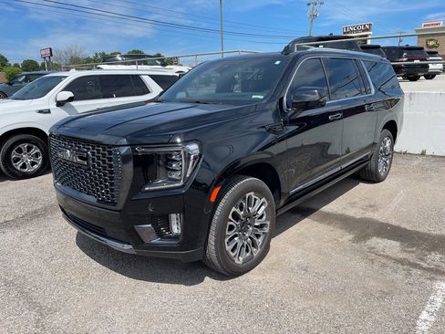 Used 2024 GMC Yukon XL Denali Ultimate AWD/4WD image 1