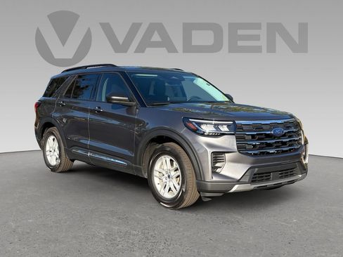 Used 2025 Ford Explorer Active image 1