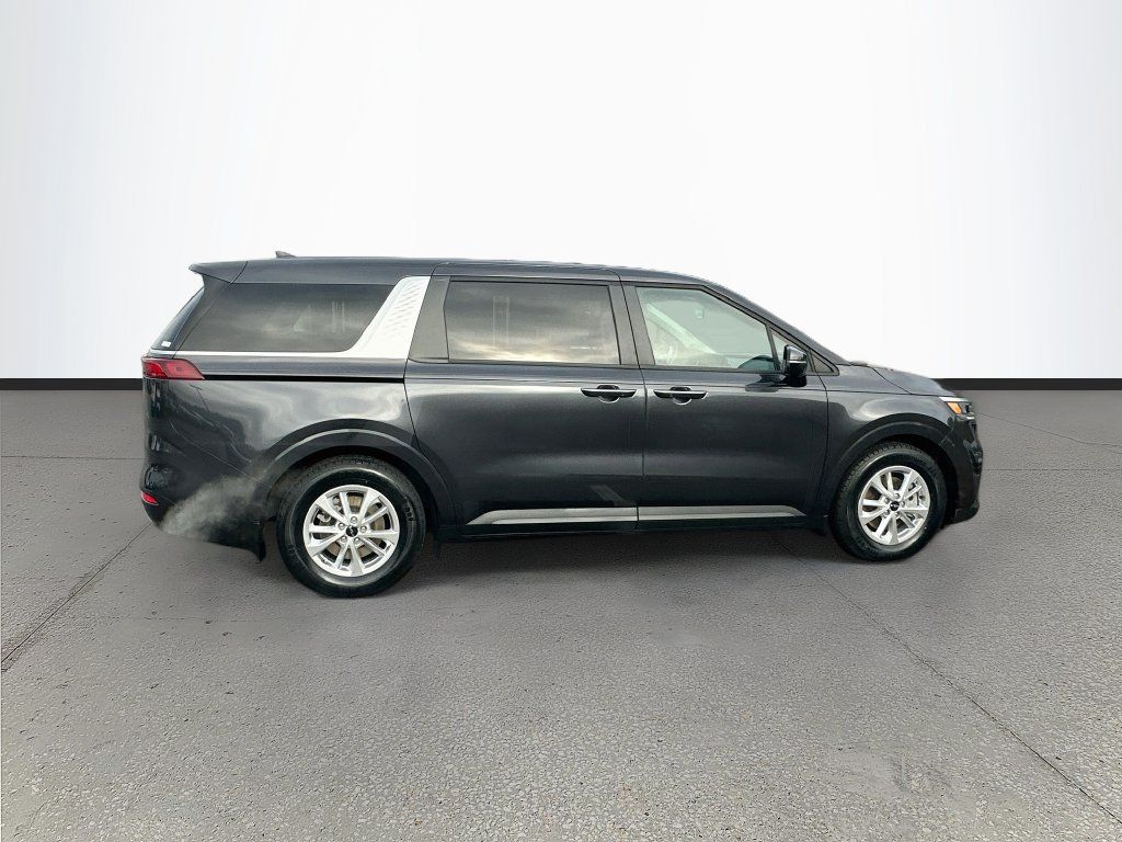 Used 2023 Kia Carnival LX FWD image 8
