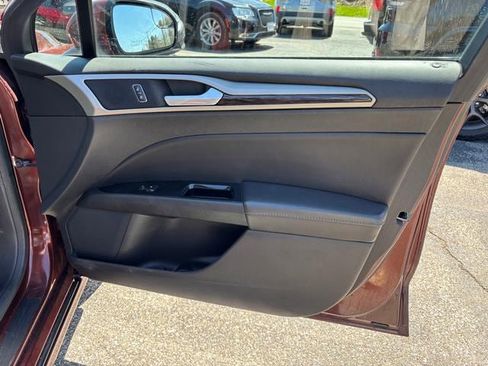 Used 2015 Ford Fusion SE w/ Equipment Group 202A FWD image 16