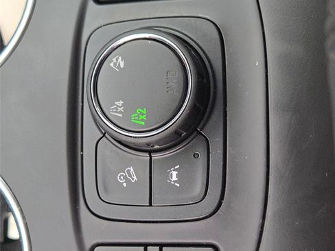 Used 2023 GMC Terrain SLT image 32