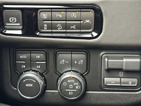 New 2026 GMC Yukon Elevation image 33