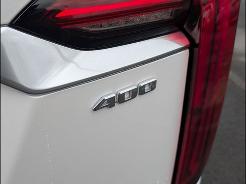 Used 2024 Cadillac XT6 Premium Luxury w/ Technology Package image 8