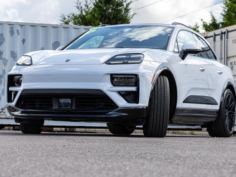 Used 2025 Porsche Macan Turbo Electric AWD/4WD image 7