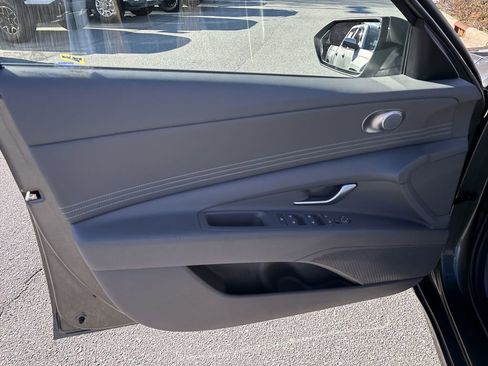 Used 2025 Hyundai Elantra SEL image 26