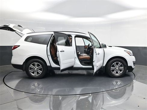 Used 2017 Chevrolet Traverse LT image 61