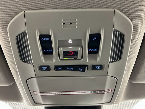 Used 2021 Toyota Highlander XLE image 13