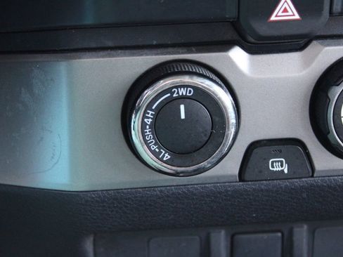Used 2019 Toyota Tacoma SR5 AWD/4WD image 34