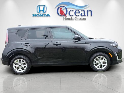 Used 2023 Kia Soul S FWD image 2