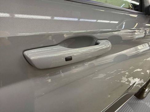 Certified 2022 Hyundai Venue Limited FWD image 12