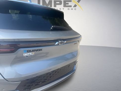 Used 2024 Chevrolet Equinox EV RS FWD image 32