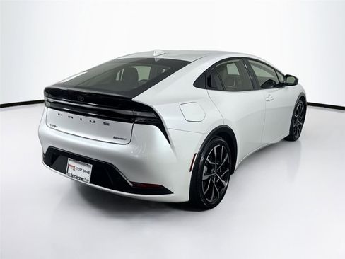 Used 2025 Toyota Prius Plug-In Hybrid image 2