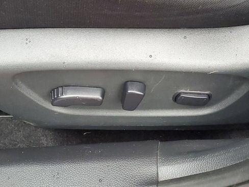 Used 2019 Nissan Rogue SV AWD/4WD image 16