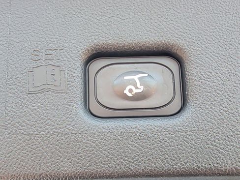 Used 2022 Lincoln Nautilus FWD w/ Premium Package image 28