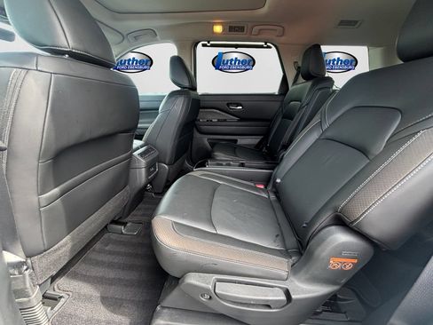 Used 2024 Nissan Pathfinder SL w/ SL Premium Package AWD/4WD image 11