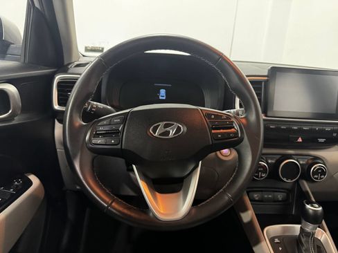 Used 2025 Hyundai Venue SEL FWD image 5