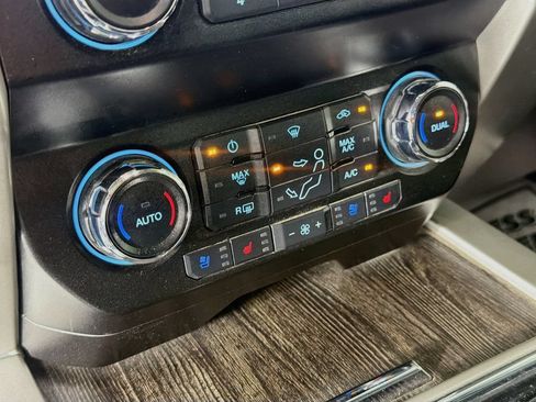 Used 2020 Ford F250 Lariat w/ Lariat Ultimate Package AWD/4WD image 16